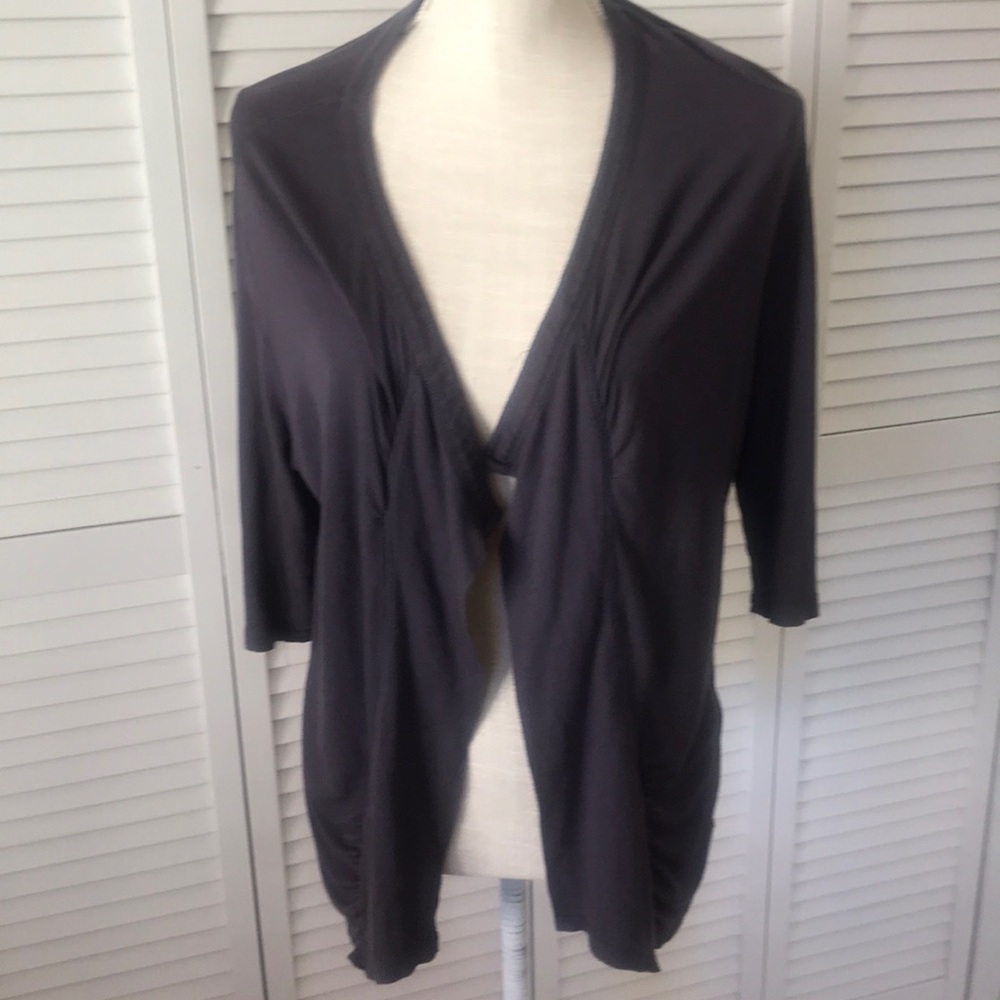 Frenchi great light flowy cardigan in grey size S 3/4 sleeves, raw‎ hem